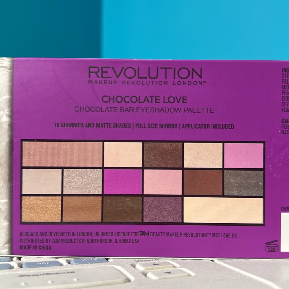 FinalSALE🐣Revolution "Chocolate Love" Eyeshadow Palette - Picture 2 of 4